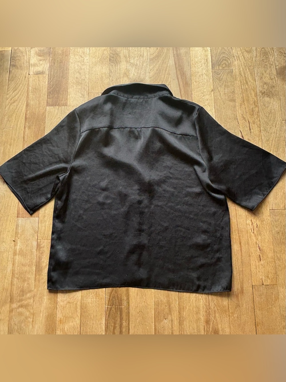 Wilfred (Aritzia) Black Satin-like Women's Button-Front Crop-Top Blouse - Picture 6 of 6